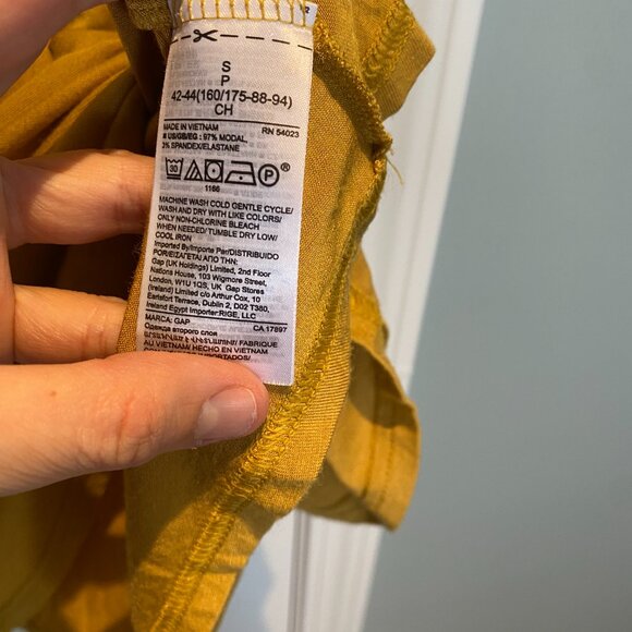 GAP Smocked Ruched Jersey Dress – Rich Gold (Size S) - Picture 6 of 6